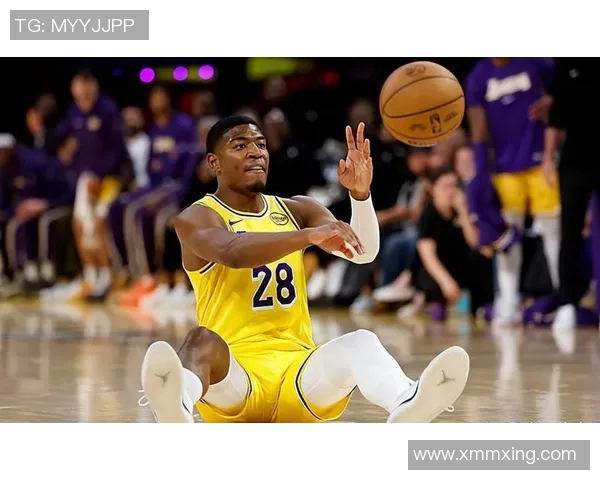 湖人球迷对球队防守表现感到担忧，呼吁加强训练